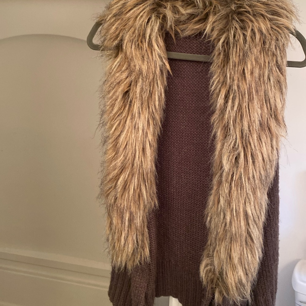 Fax fur neck knit sweater vest